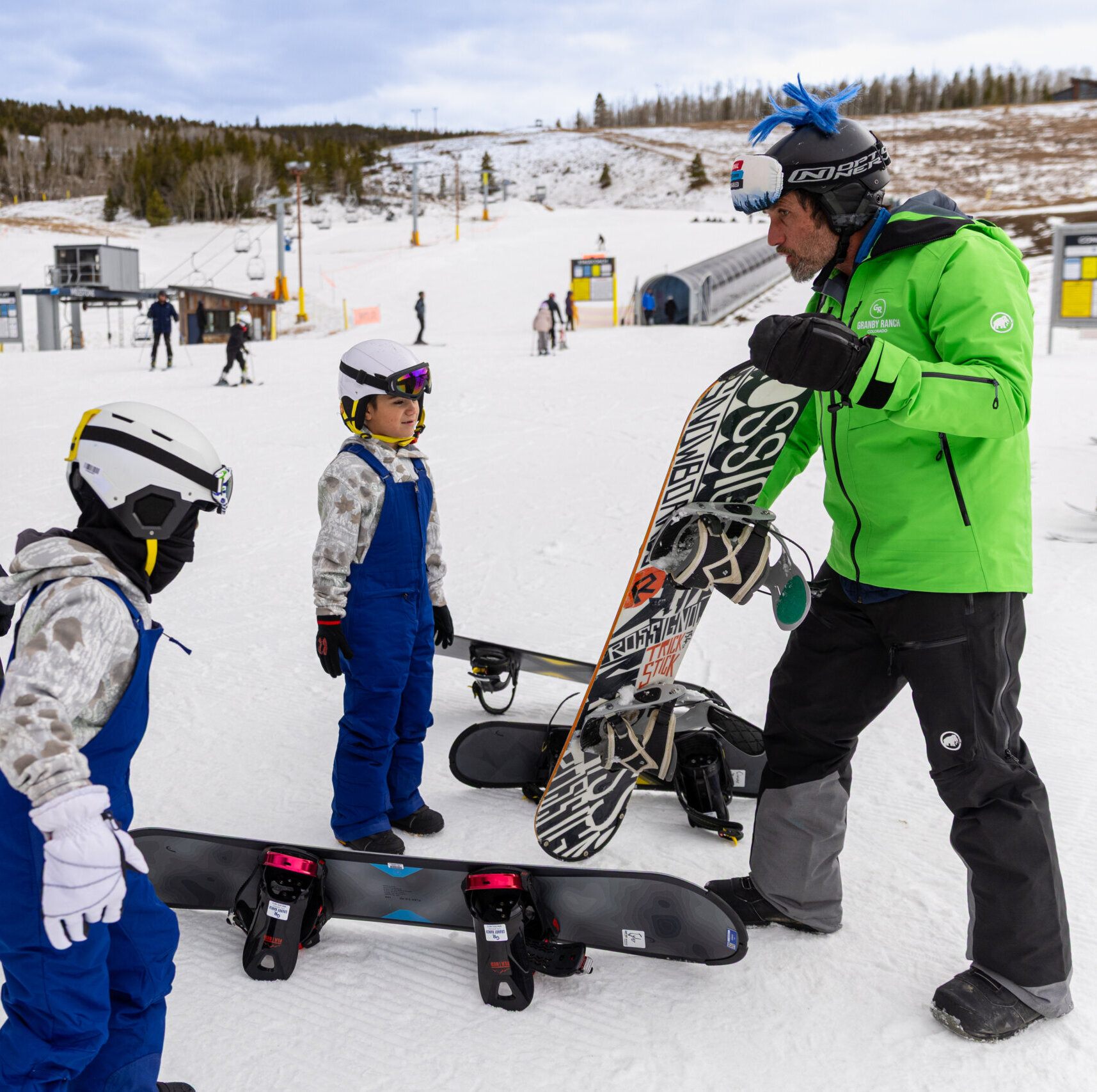 group snowboard lesson